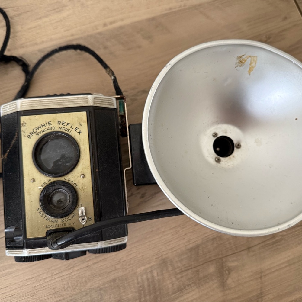 3 Vintage Cameras UNTESTED - Picture 2 of 8